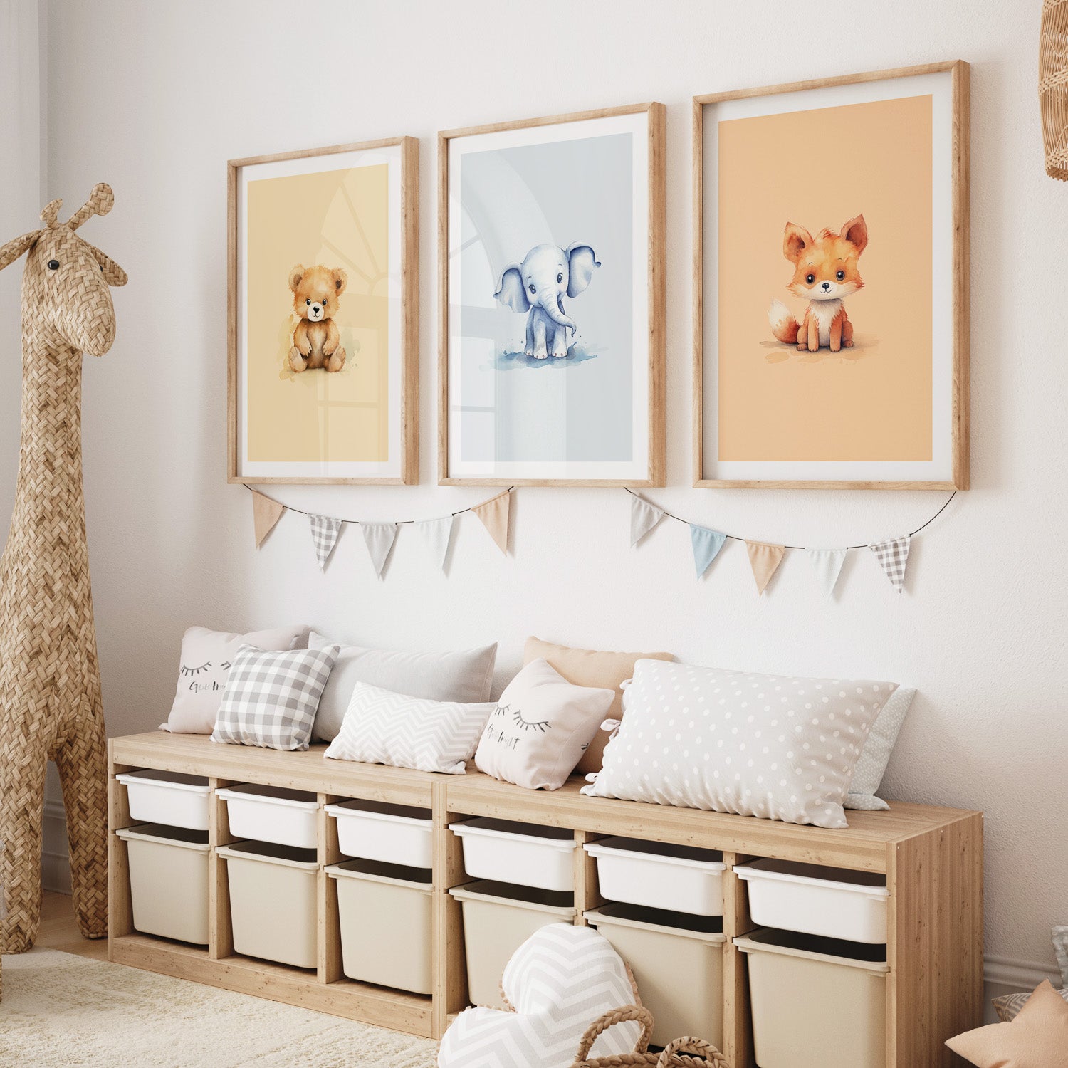 Barntavlor med en räv, björn och elefant, barnposter och affischer till barnrummet